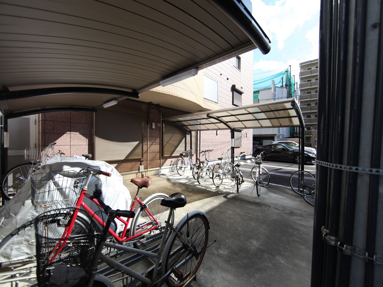 フローラル今池 屋根付き駐輪場