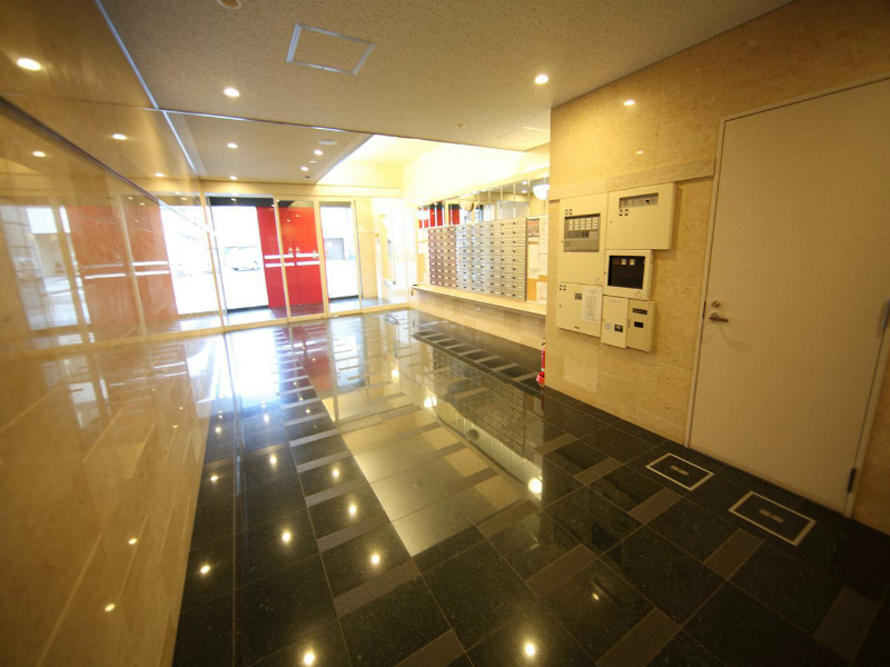Ｇｒａｍｅｒｃｙ　Ｓｈｉｒａｋａｗａ　Ｋｏｅｎ エントランス　オートロック付　防犯カメラ付