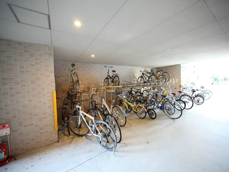 Ｇｒａｍｅｒｃｙ　Ｓｈｉｒａｋａｗａ　Ｋｏｅｎ 屋根付駐輪場