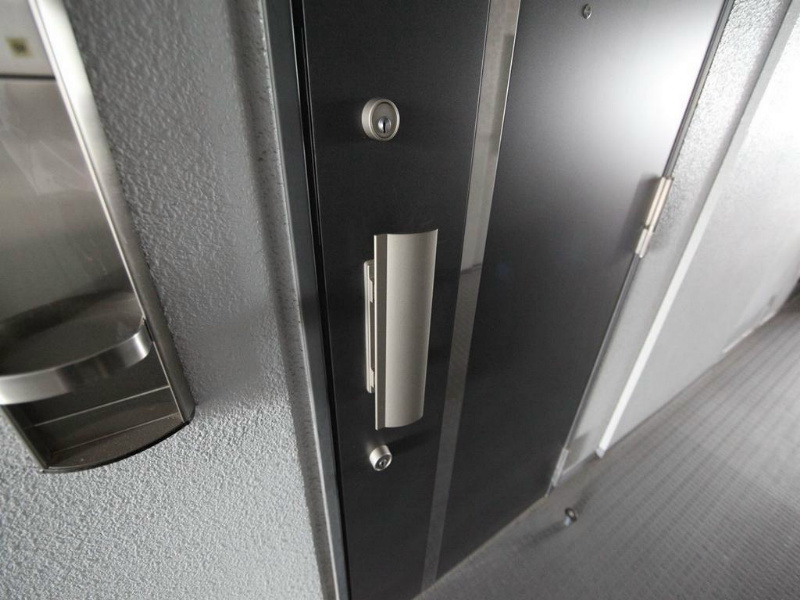 パークアクシス丸の内 玄関　ダブルロック