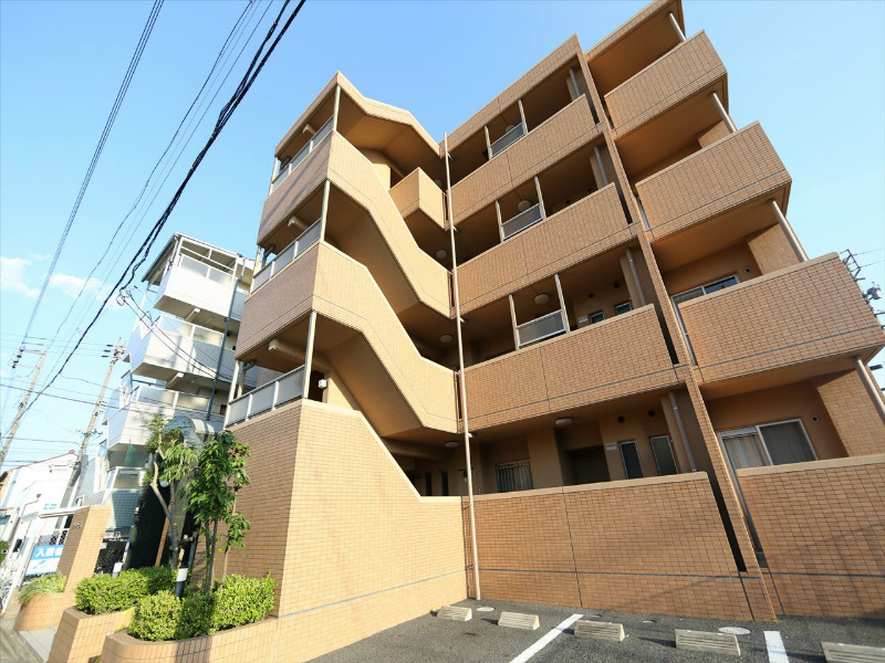 外観　防犯カメラ　屋根付き駐輪場有り