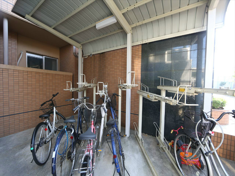 サン・レージュ 屋根付き駐輪場有り