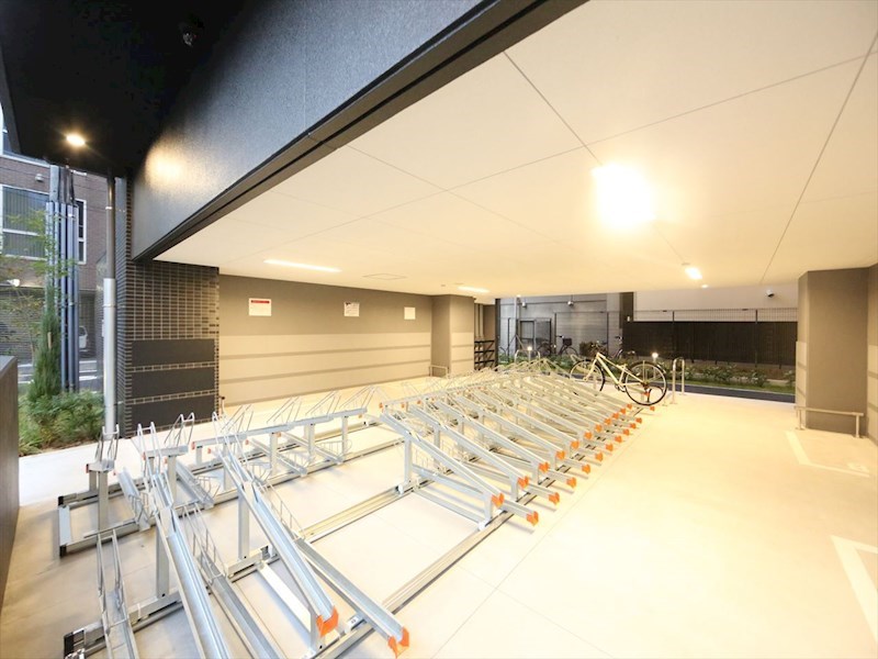 ディアレイシャス矢場町 屋根付き駐輪場