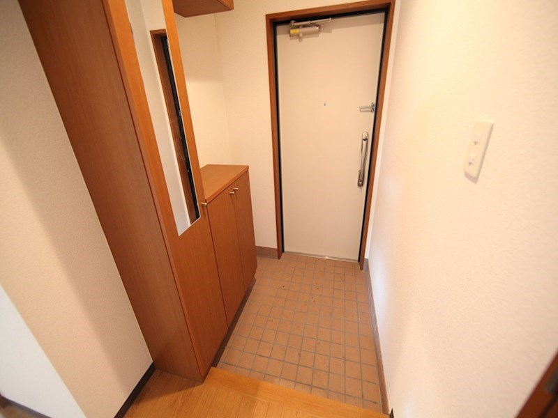 カーサ岩塚 玄関　シューズボックス付（収納充実してます）