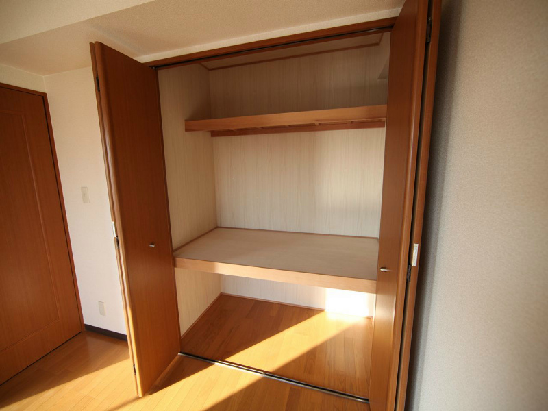 カーサ岩塚 クローゼット（収納充実してます）