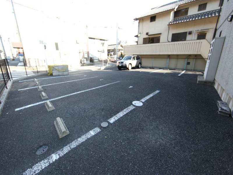プレステージ中村公園 敷地内平面駐車場