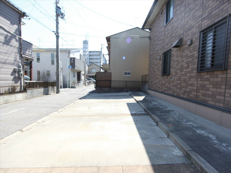 メゾン南山 敷地内平面駐車場