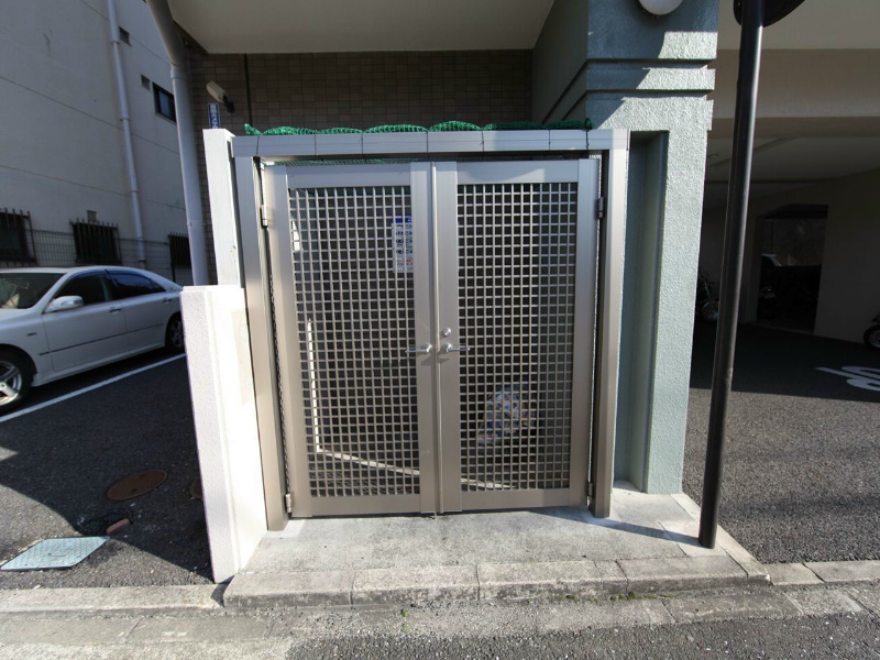 リエス白鳥 敷地内ゴミ置き場