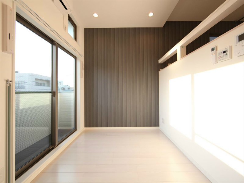 Ｙ’ｓＳｑｕａｒｅ名城公園（ワイズスクウェア名城公園） 洋室6.4帖　上階ロフト5.5帖（収納でも部屋でも使えます）
