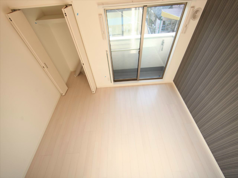 Ｙ’ｓＳｑｕａｒｅ名城公園（ワイズスクウェア名城公園） 洋室6.4帖　上階ロフト5.5帖（収納でも部屋でも使えます）