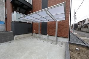 パインテール千成 屋根付き駐輪場有り