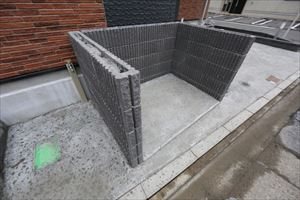 パインテール千成 敷地内ゴミ捨て場