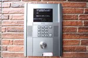 パインテール千成 エントランス　オートロック