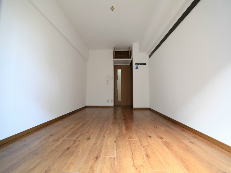 置地マンション 洋室8帖　クローゼット付（収納充実してます）