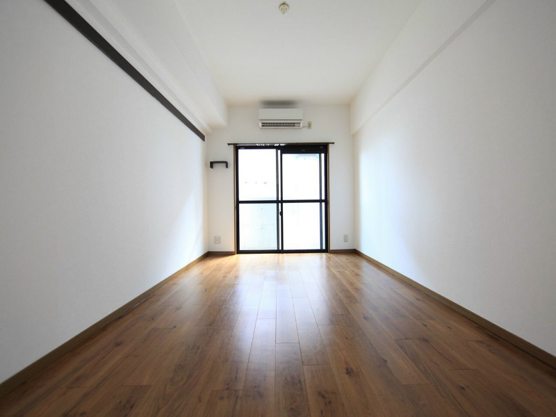置地マンション 洋室8帖　クローゼット付（収納充実してます）