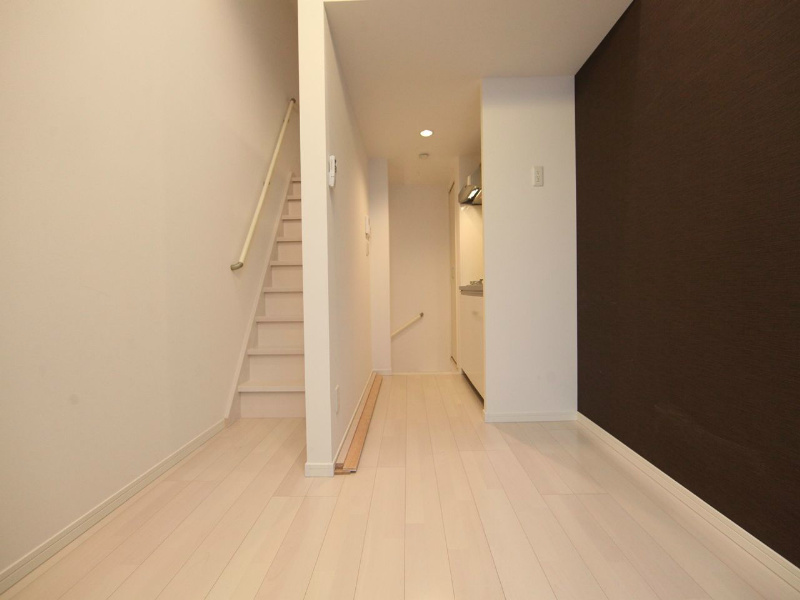 ルークス名古屋 洋室6帖　上階ロフト2.9帖（収納でもお部屋でも使えます）