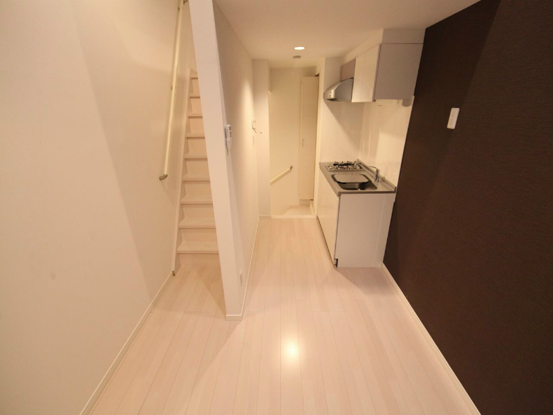 ルークス名古屋 洋室6帖　上階ロフト2.9帖（収納でもお部屋でも使えます）