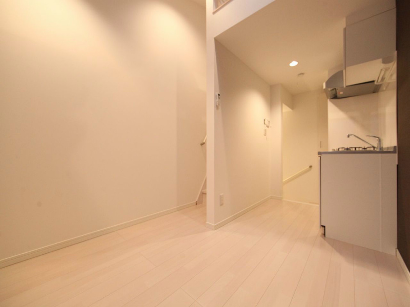 ルークス名古屋 洋室6帖　上階ロフト2.9帖（収納でもお部屋でも使えます）