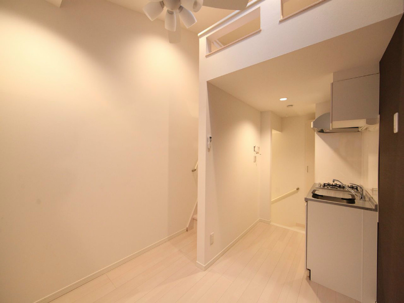 ルークス名古屋 洋室6帖　上階ロフト2.9帖（収納でもお部屋でも使えます）