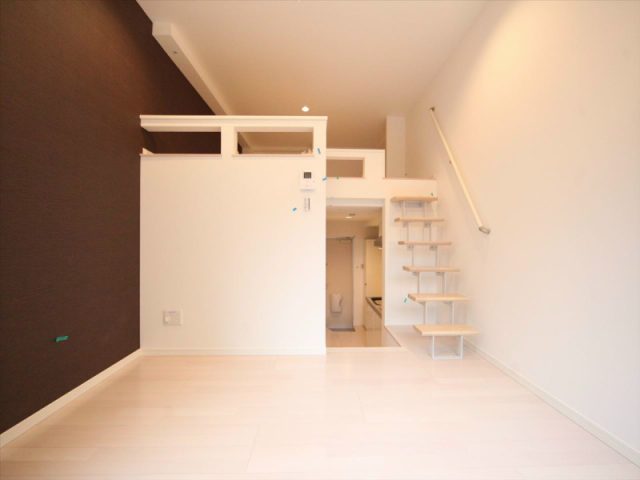 Ｃｏｕｎｔｒｙｖｉｌｌａ（カントリーヴィラ）　ロフトに階段で上がれます（階段式ロフト）　愛知県名古屋市中村区中島町１丁目19