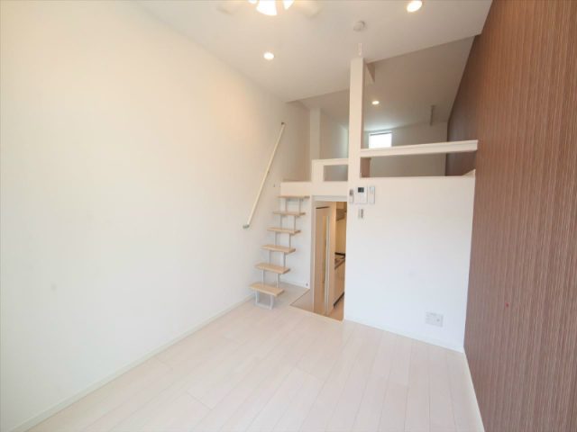 ＢＥＡＭ　ＭＥＩＥＫＩ（ビームメイエキ）　ロフトに階段で上がれます（階段式ロフト）　愛知県名古屋市中村区中島町１丁目85-3