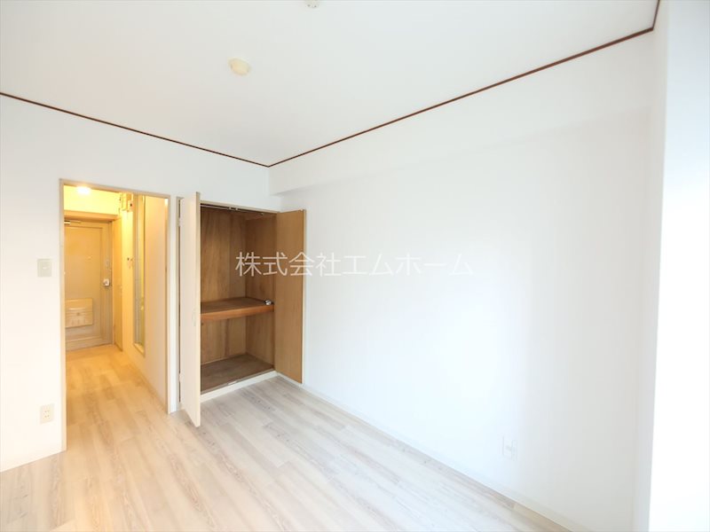 フォーエバー金山 洋室7.5帖　収納充実してます