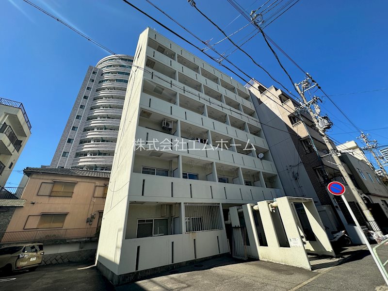 フォーエバー金山 外観　エレベーター付　屋根付駐輪場