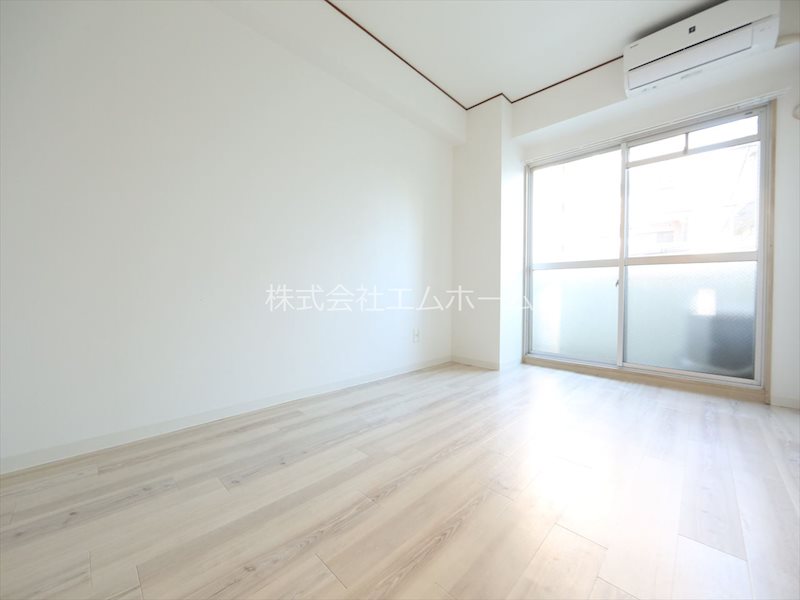 フォーエバー金山 洋室7.5帖　収納充実してます