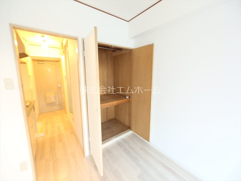 フォーエバー金山 洋室7.5帖　収納充実してます