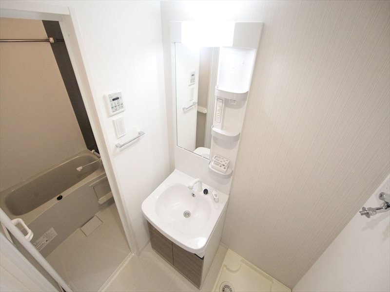 S-RESIDENCE名駅南 脱衣所　独立洗面台（シャンプードレッサー付）収納スペース有　同仕様写真