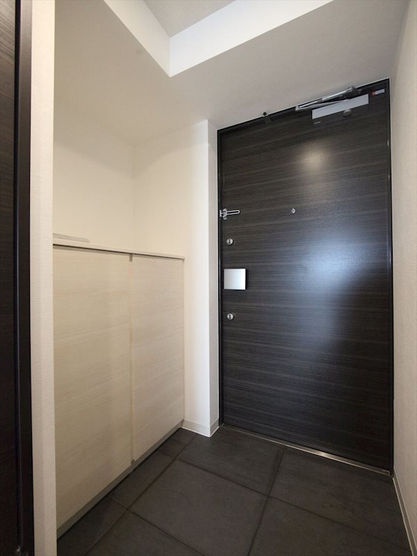 S-RESIDENCE名駅南 玄関　シューズボックス付（収納充実してます）　同仕様写真