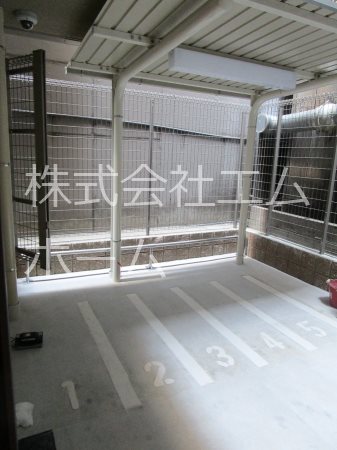 淳彩庵 屋根付駐輪場