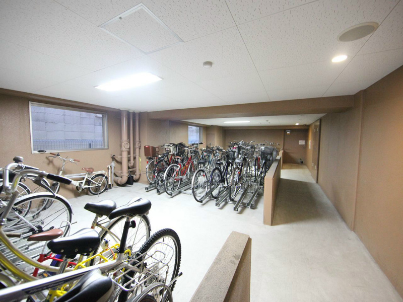 プレサンス錦エボリューション 屋根付き駐輪場