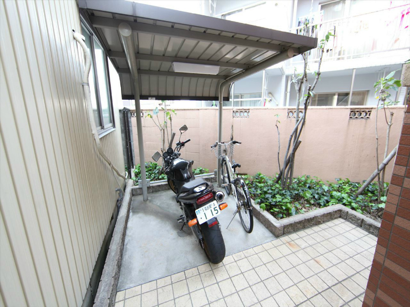 カーサ福寿 屋根付き駐輪場