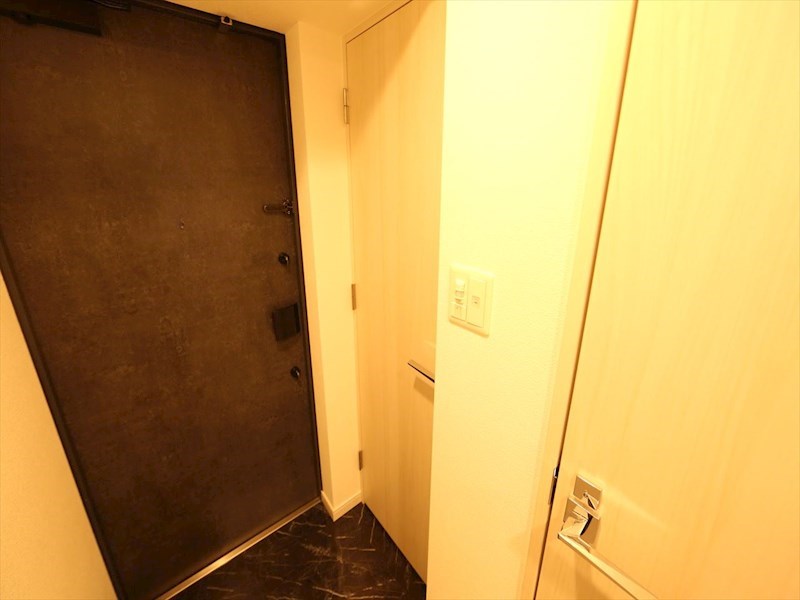 Ｓ－ＲＥＳＩＤＥＮＣＥ金山三丁目 玄関　シューズクローク付（収納充実してます）
