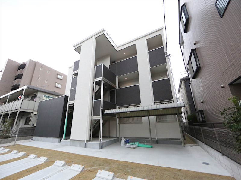外観　オートロック　屋根付き駐輪場有り