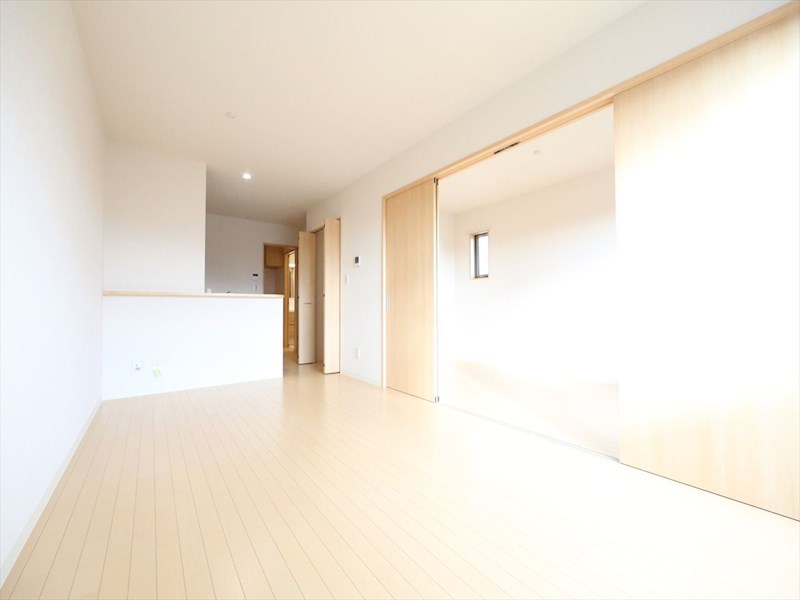 キューブ黄金 LDK12.3帖　洋室6.2帖と繋げても仕切っても使えます