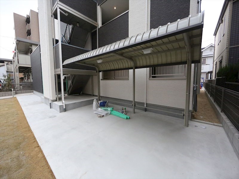 キューブ黄金 屋根付き駐輪場有り