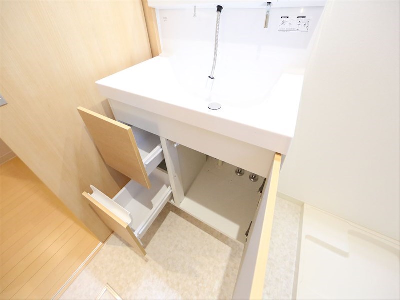 キューブ黄金 脱衣所　シャンプードレッサー