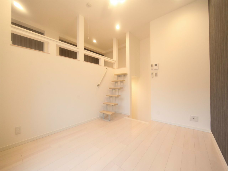 プランドール東海通 下階洋室6.4帖　上階洋室5.6帖（収納でも部屋でもつかます