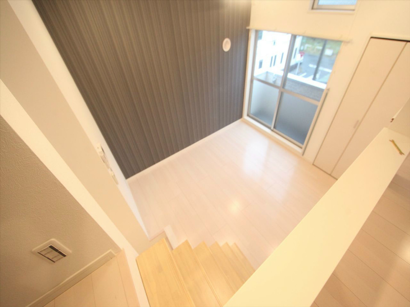 プランドール東海通 下階洋室6.4帖　上階洋室5.6帖（収納でも部屋でもつかます