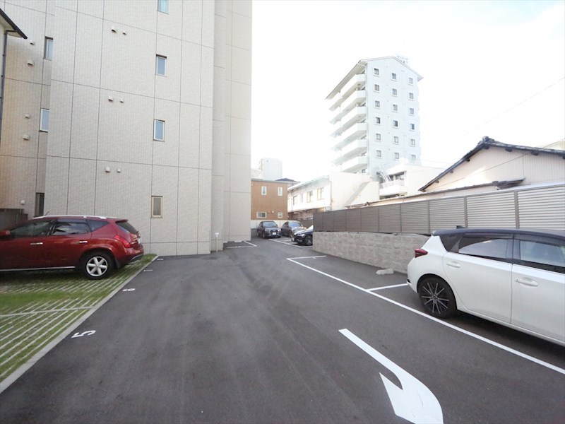 ＡＬＴＯＲＯＳＥ名古屋 敷地内平面駐車場