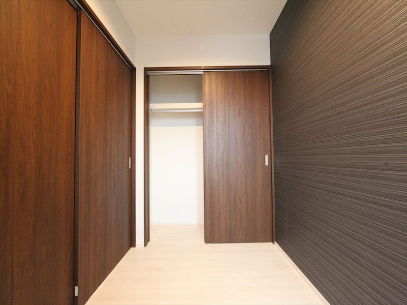 GRANDTIC LUXURY 洋室3.1帖　収納充実しています