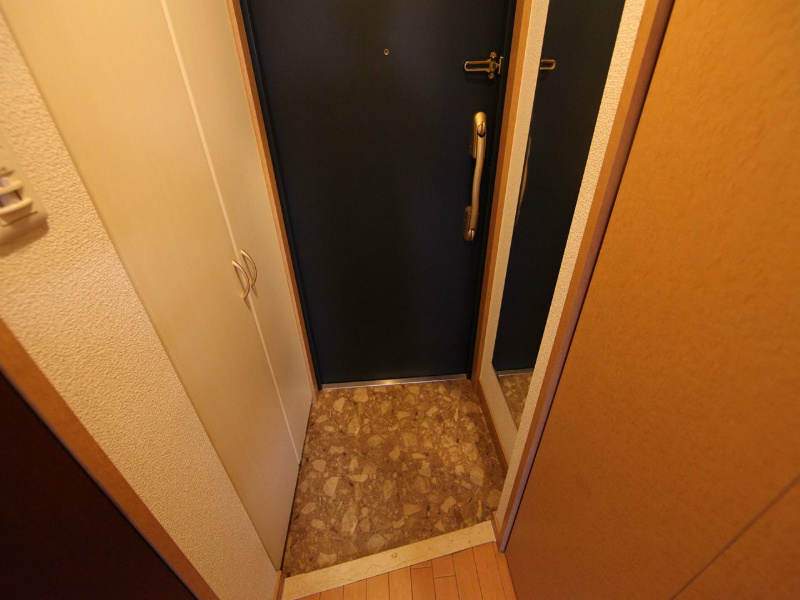 プレサンス名古屋城前 玄関　シューズボックス付（収納充実してます）