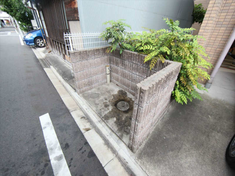 アマデウス那古野 敷地内ゴミ捨て場