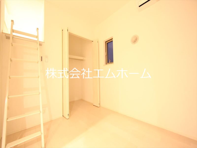 ハーモニーテラス辰巳町 洋室4帖　クローゼット付　ロフト6.3帖　同型写真