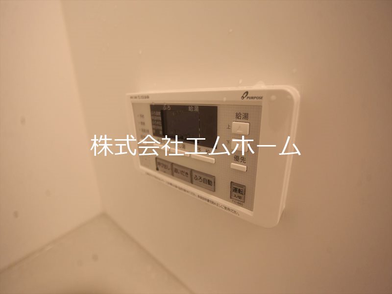 ハーモニーテラス辰巳町 追い焚き付　オートバス機能付給湯設備　玄関　シューズボックス（収納充実してます）同型写真