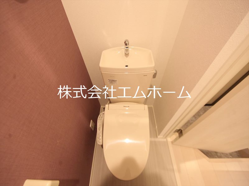 ハーモニーテラス辰巳町 温水洗浄暖房便座付トイレ　同型写真