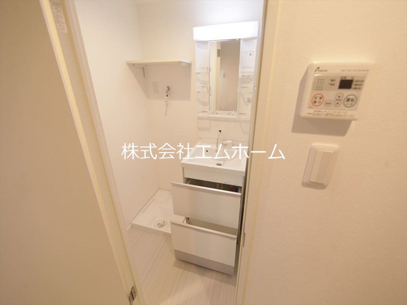 ハーモニーテラス呼続 脱衣所　独立洗面台（シャンプードレッサー付）同型写真