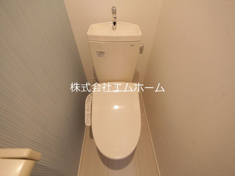 ハーモニーテラス呼続 温水洗浄暖房便座付トイレ　同型写真